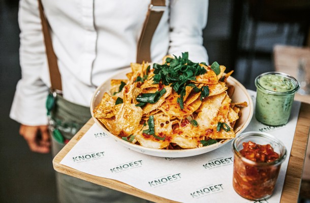 KNOEST_NACHOS_3.jpg