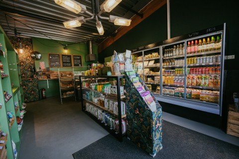 Geversduin minimarkt van binnen 2.jpg